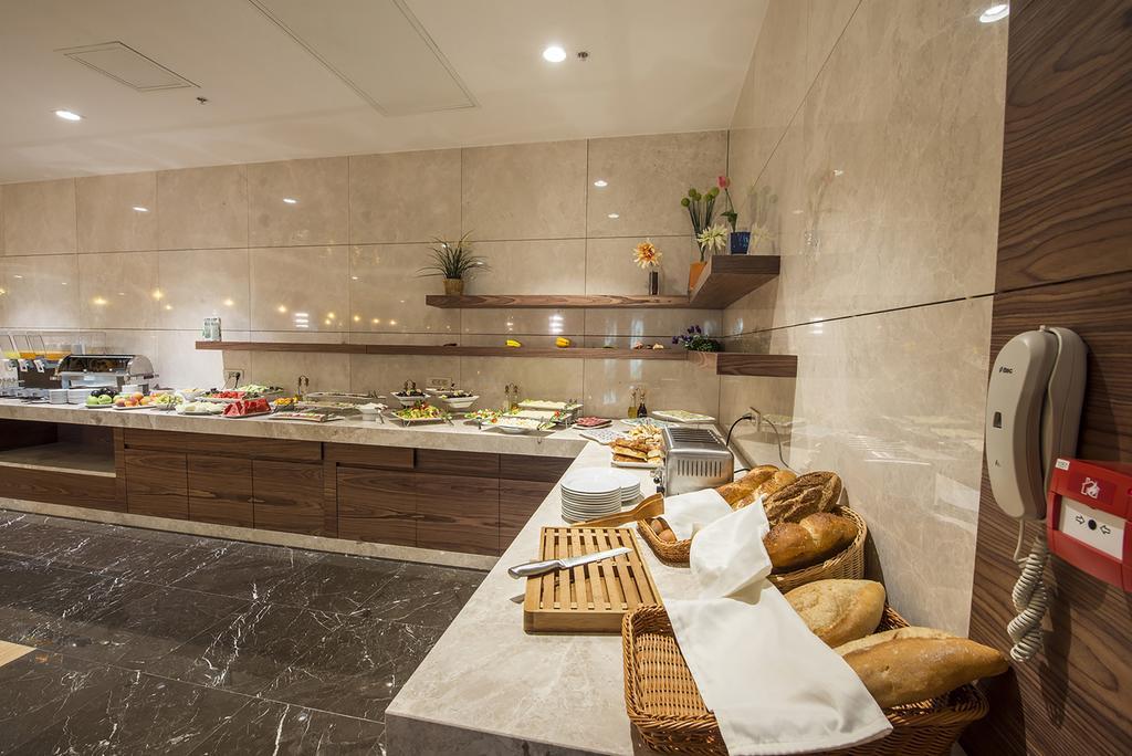 Hotel Ramada By Wyndham Gemli̇K Gemlik Esterno foto