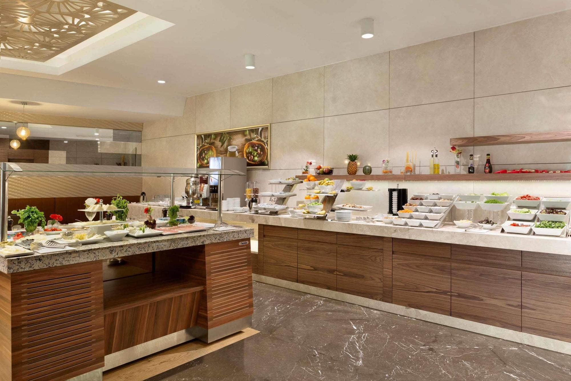 Hotel Ramada By Wyndham Gemli̇K Gemlik Esterno foto