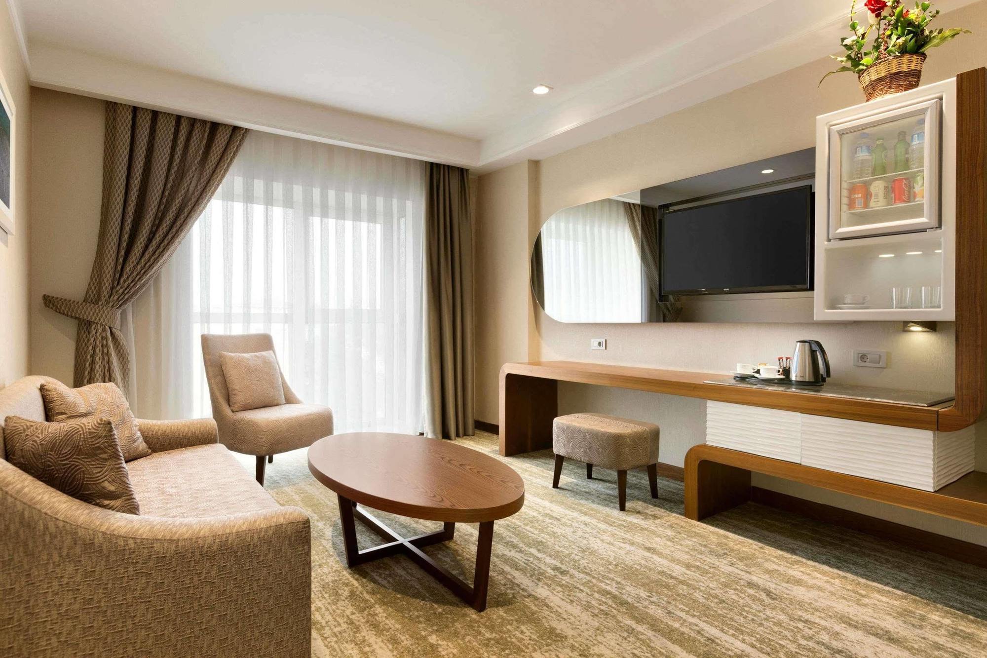 Hotel Ramada By Wyndham Gemli̇K Gemlik Esterno foto