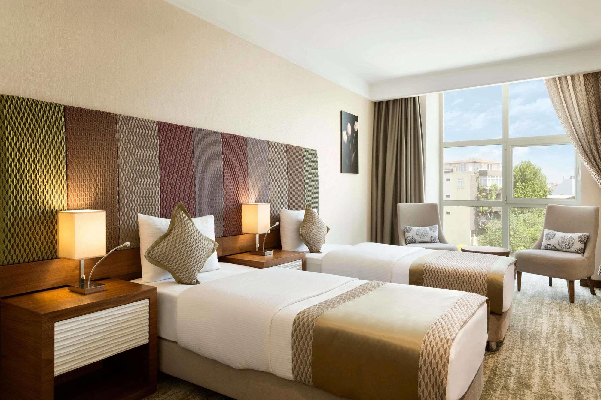 Hotel Ramada By Wyndham Gemli̇K Gemlik Esterno foto