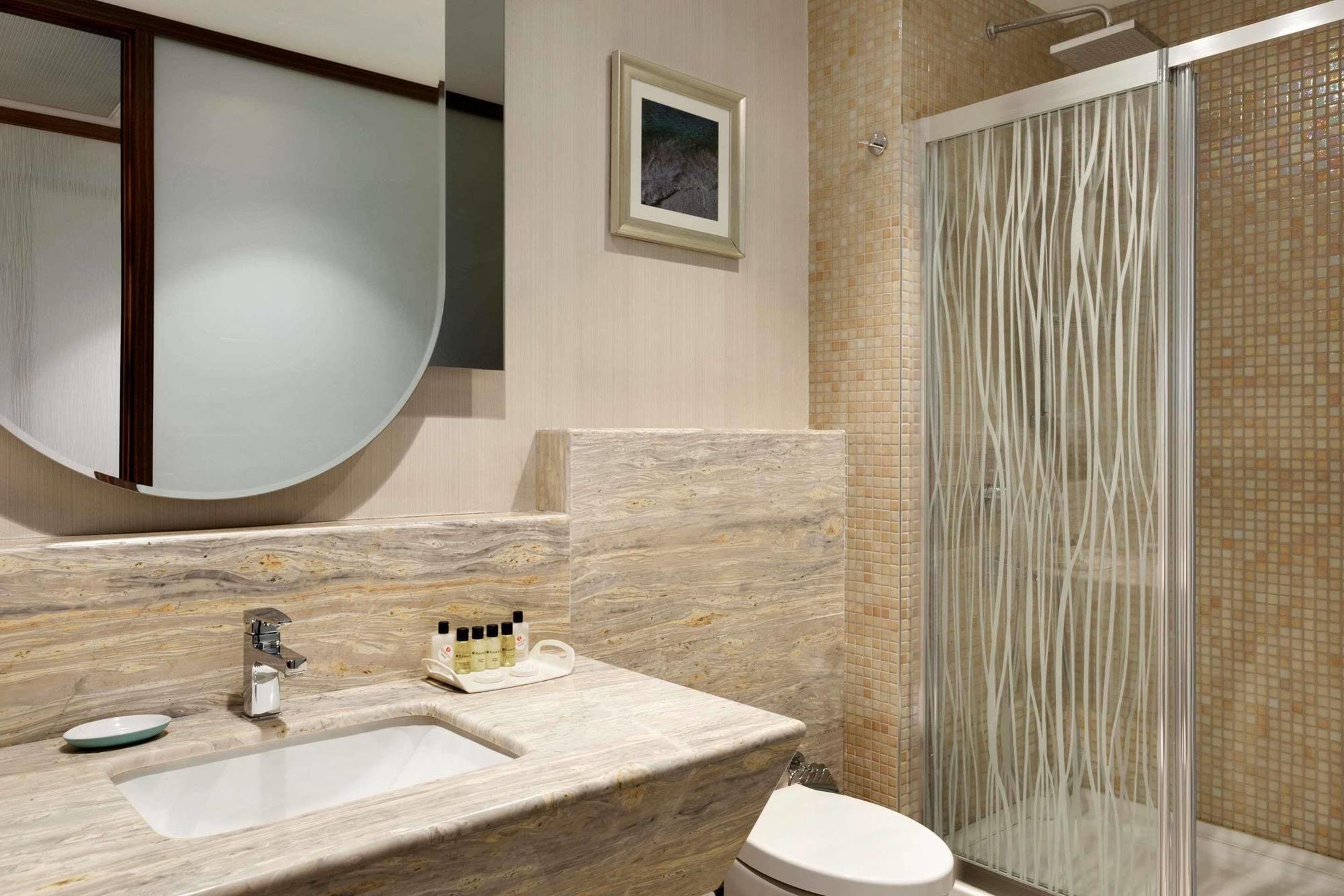 Hotel Ramada By Wyndham Gemli̇K Gemlik Esterno foto