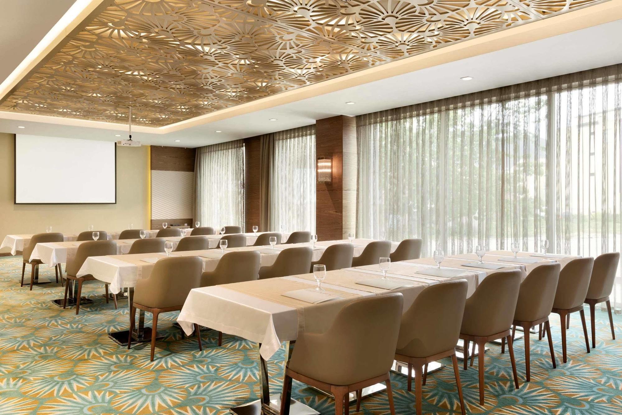 Hotel Ramada By Wyndham Gemli̇K Gemlik Esterno foto