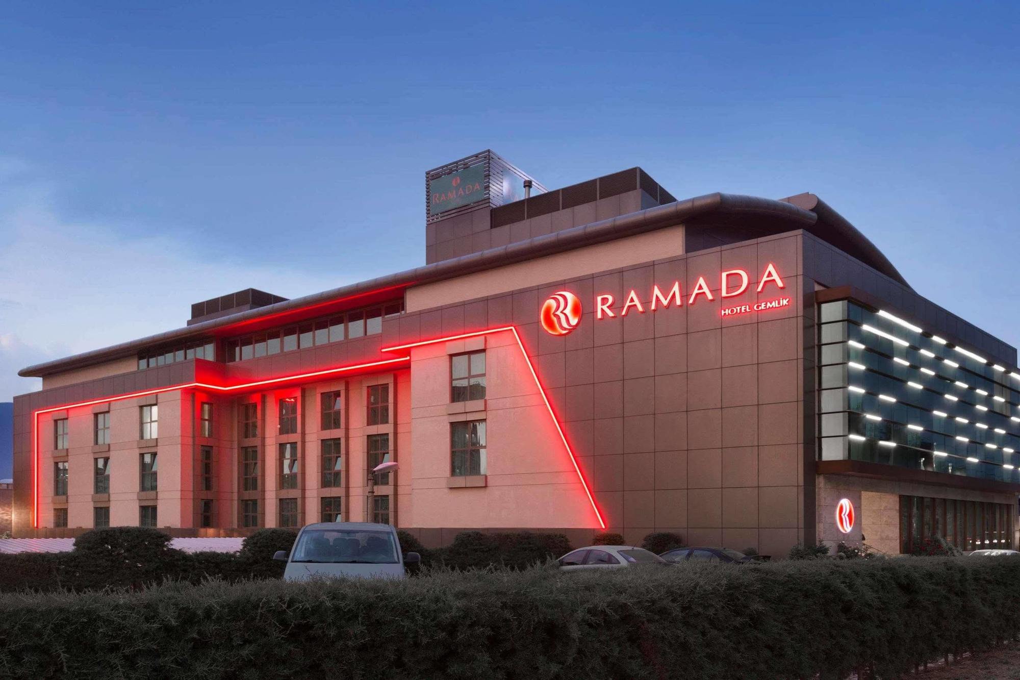 Hotel Ramada By Wyndham Gemli̇K Gemlik Esterno foto